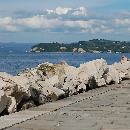 Sebastijan アパート *